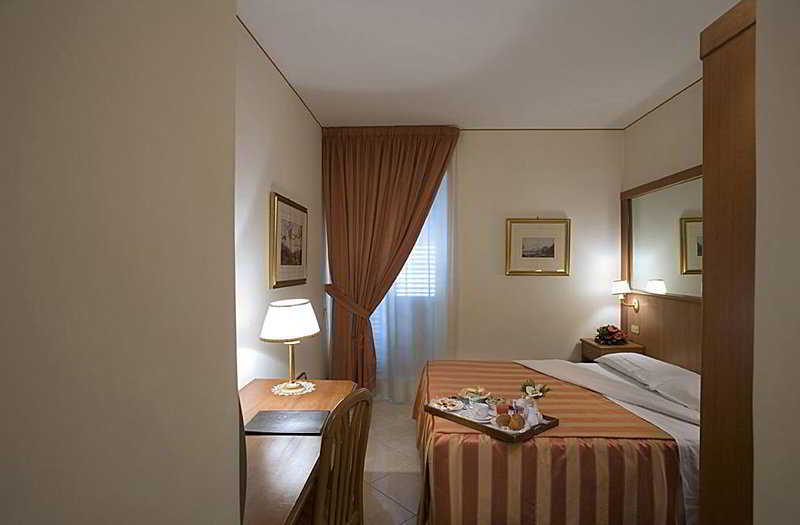Hotel San Giorgio Nápoles Quarto foto